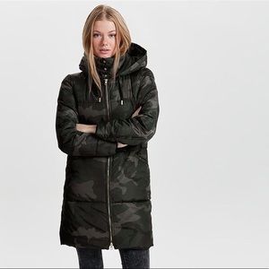 Camo padded coat/parka ONLY (worn 4 times)